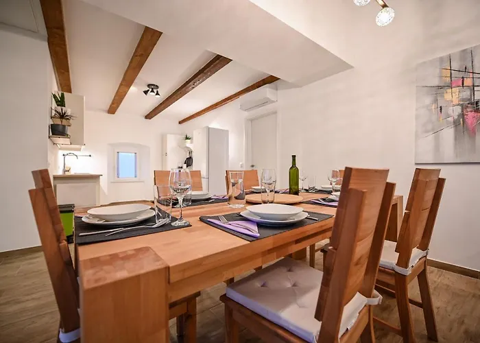 Burra Apartment *